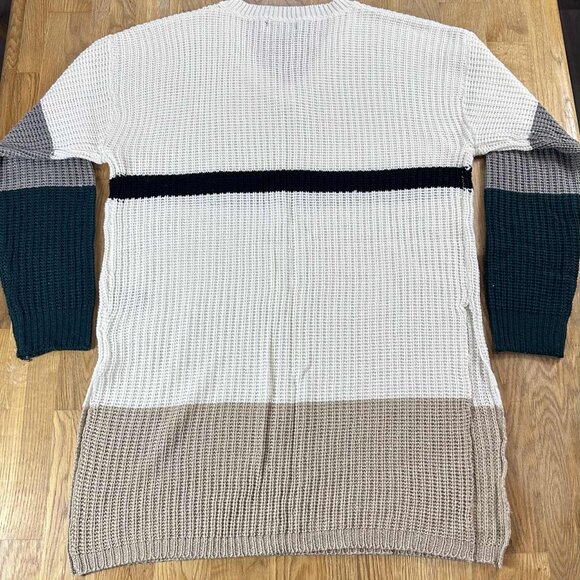 Evelyn Taylor Color-block Knit Oversized V-Neck Sweater (Fall Collection) - Picture 3 of 10